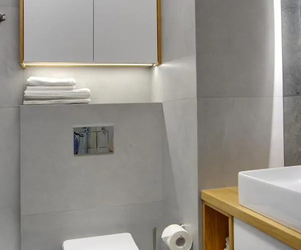 Essence Topaz Poznan