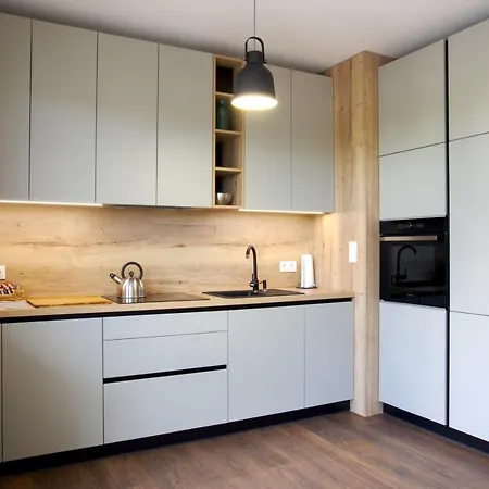 Essence Topaz Познань